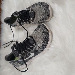 Grey And Black Free Run Knit Running Shoes